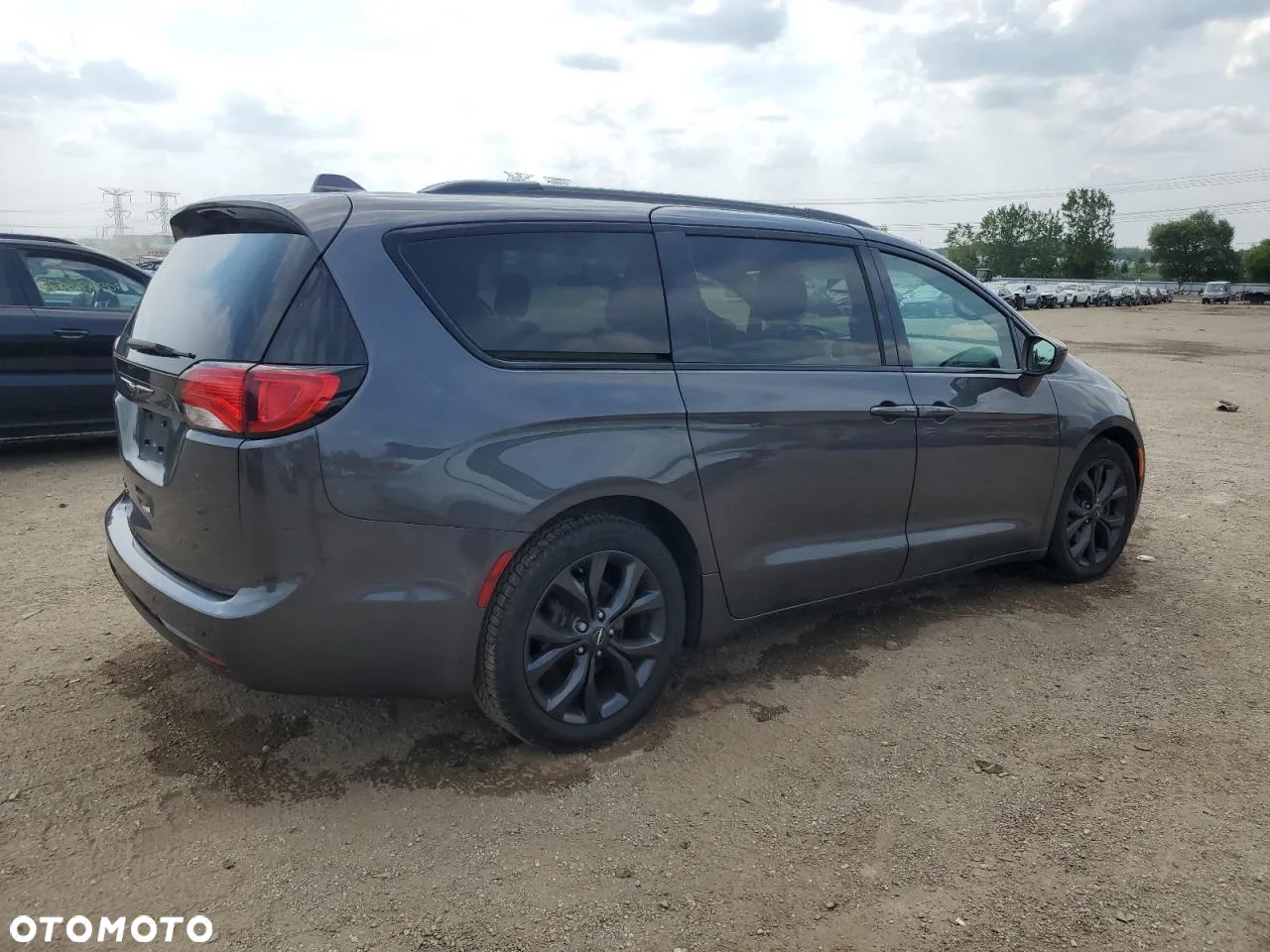 Chrysler Pacifica - 6