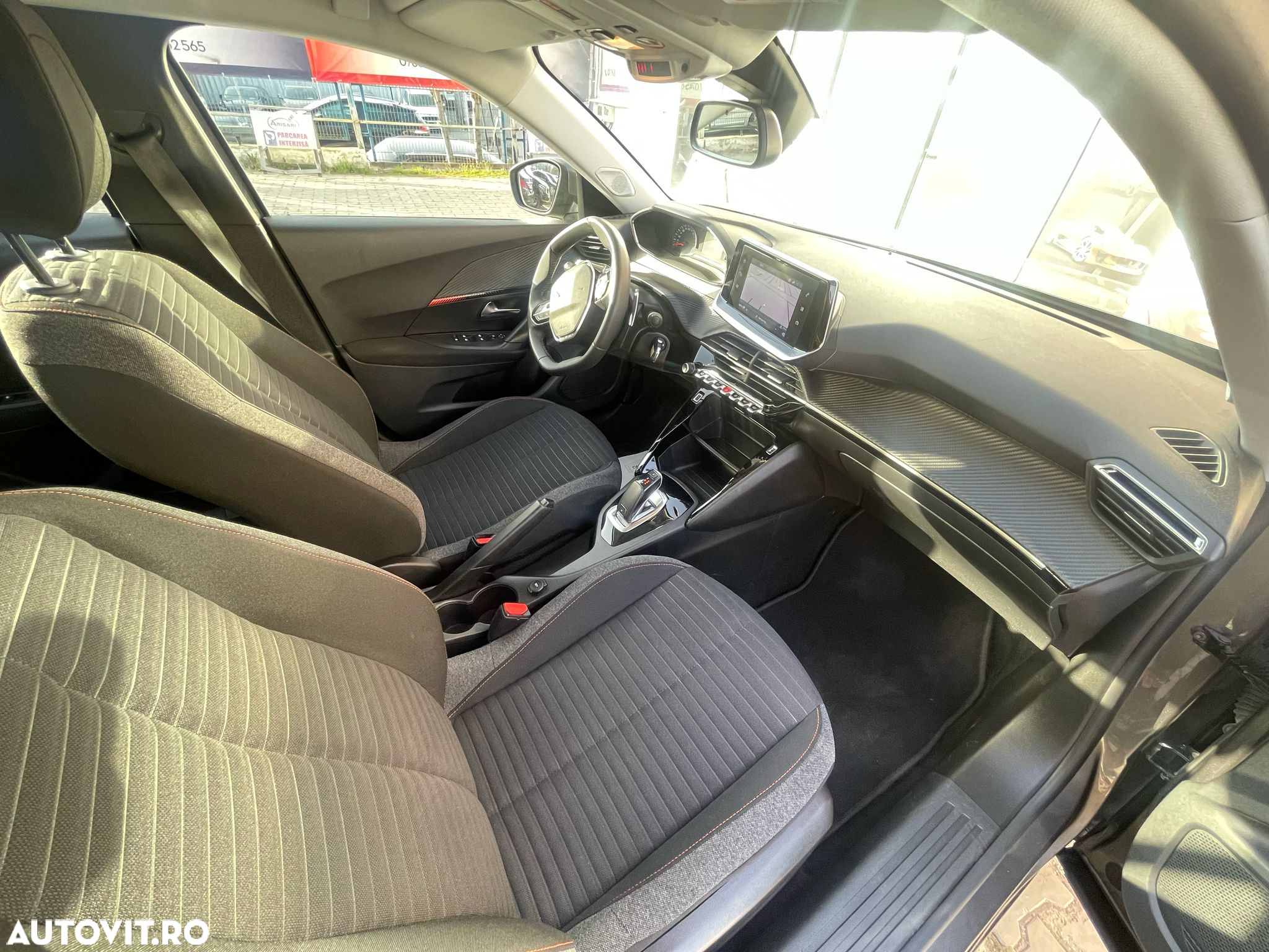 Peugeot 2008 1.5 BlueHDI 130 S&S EAT8 Allure - 16
