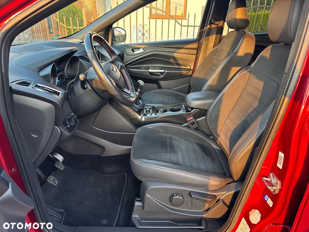 Ford Kuga 1.5 EcoBoost 2x4 ST-Line - 33