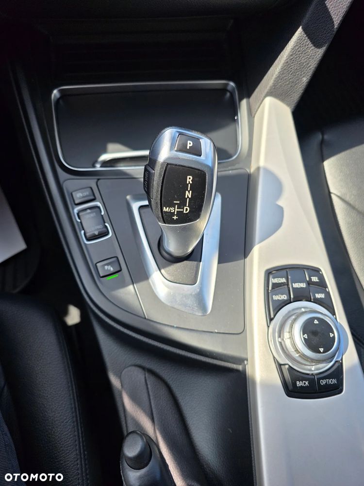 BMW Seria 3 320d xDrive - 28
