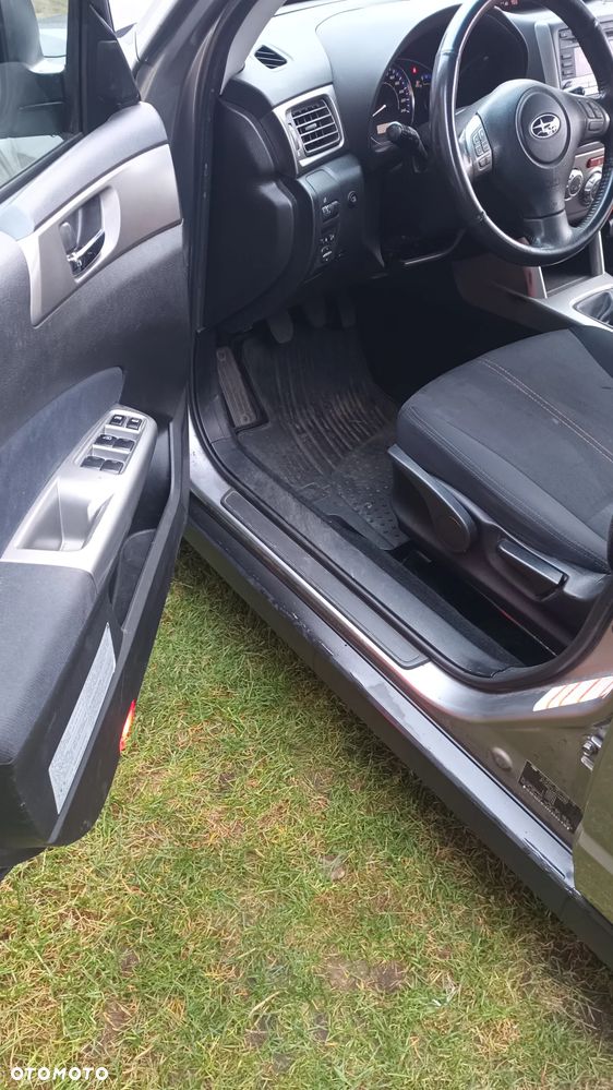 Subaru Forester 2.0D VR 000 - 11