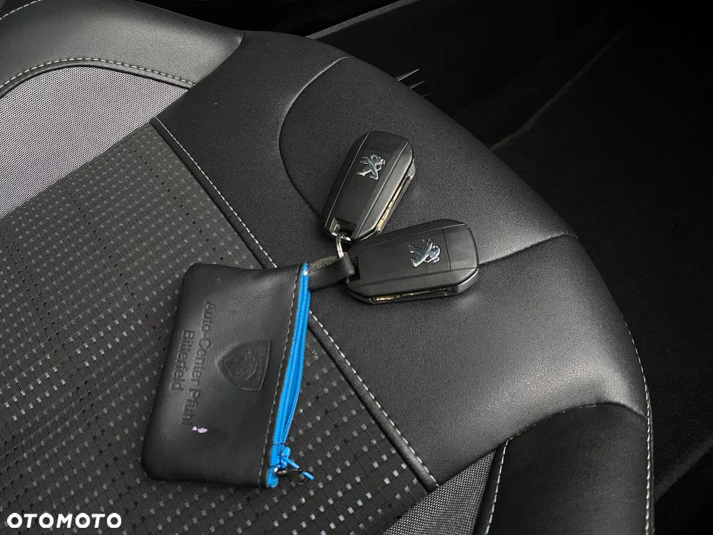 Peugeot 2008 1.2 Pure Tech Allure S&S EAT6 - 25