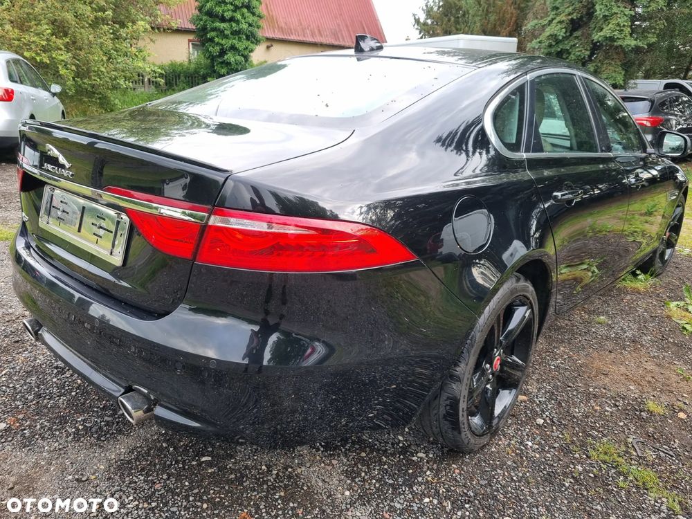 Jaguar XF 30d Prestige - 4