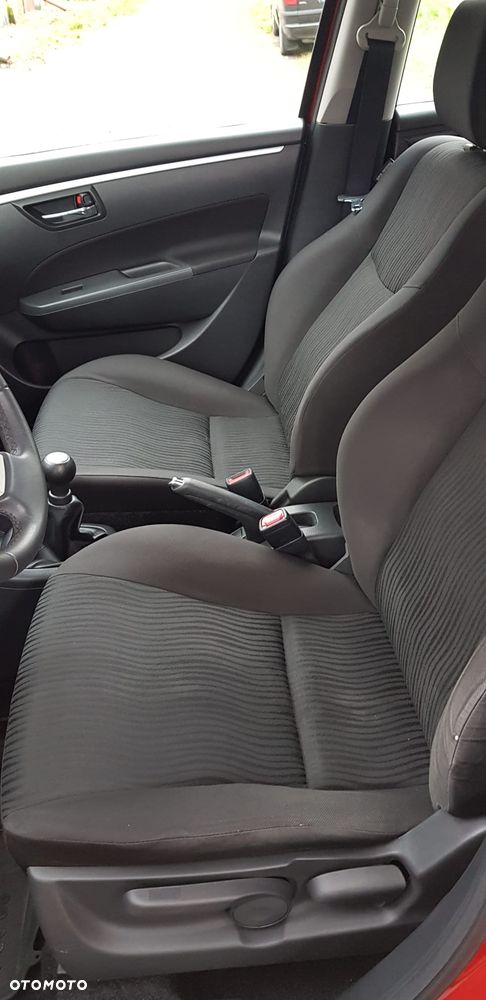 Suzuki Swift 2012 photo 3