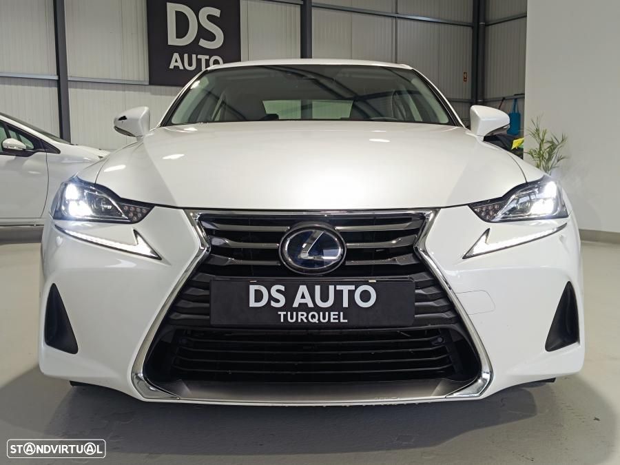 Lexus IS 300H - 4