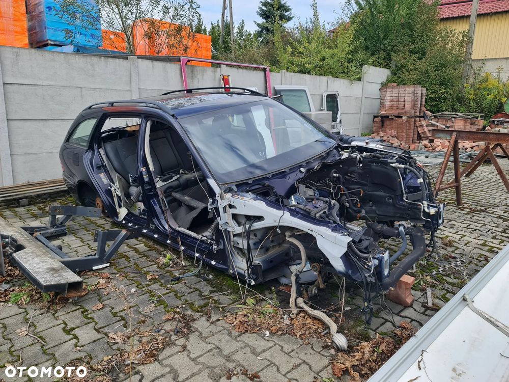 Mercedes-Benz Klasa E 300 T CDI DPF BlueEFFICIENCY 7G-TRONIC - 2