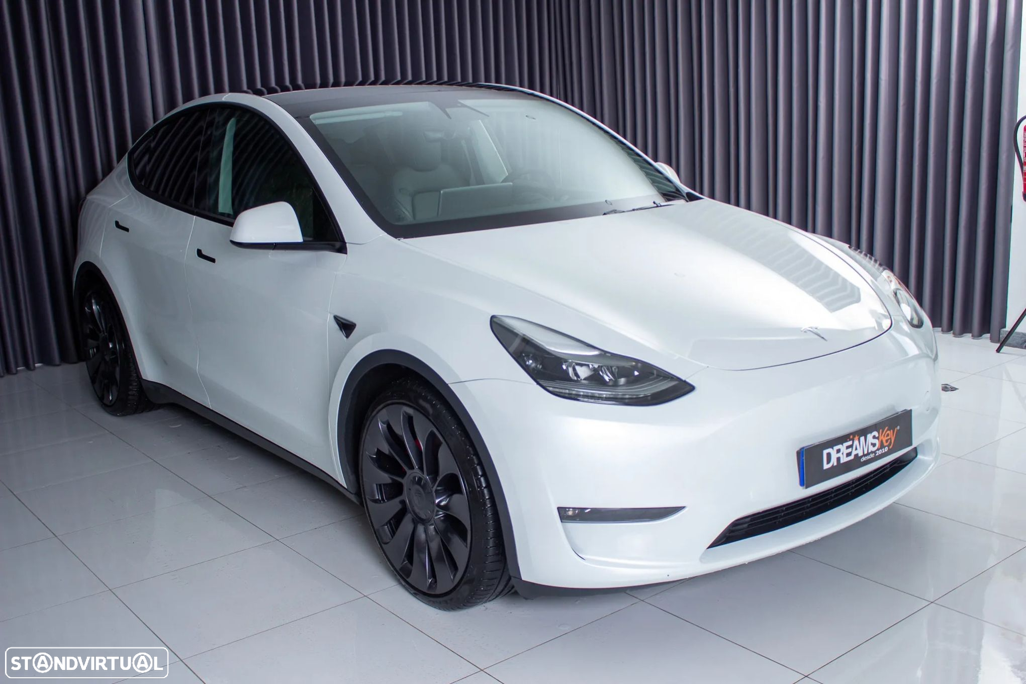 Tesla Model Y Performance Dual Motor AWD - 24