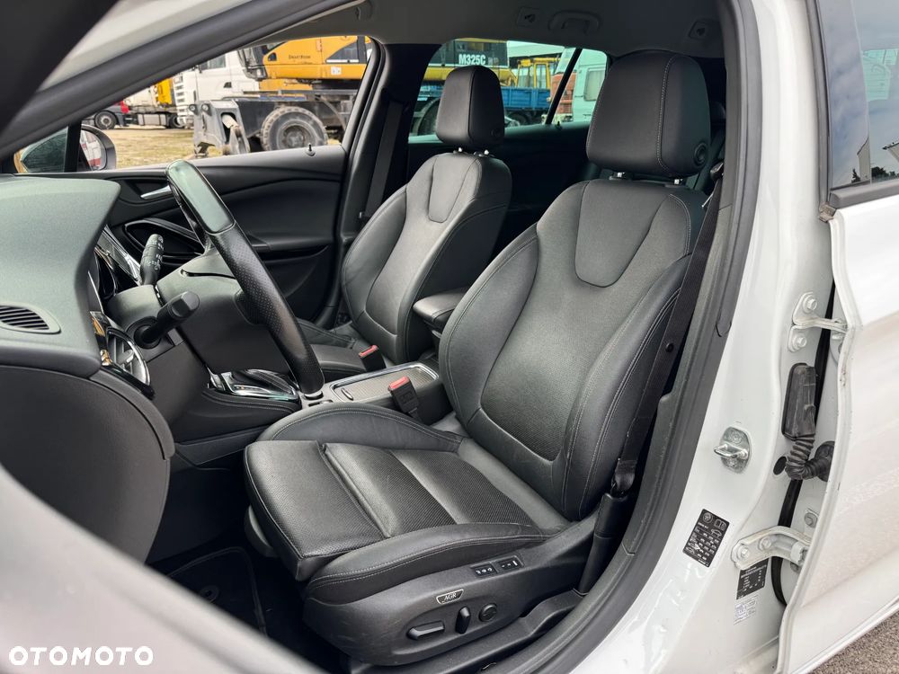 Opel Astra 1.4 T Dynamic S&S - 4