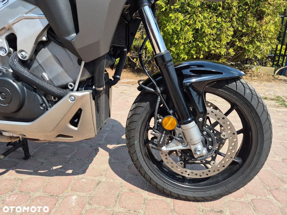 Honda VFR - 13