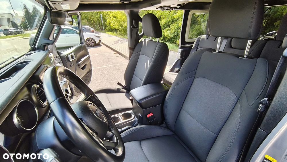 Jeep Wrangler - 38