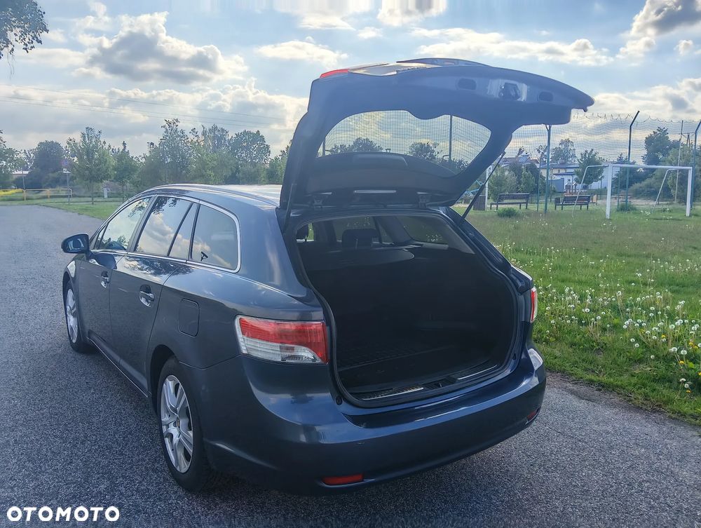 Toyota Avensis - 11