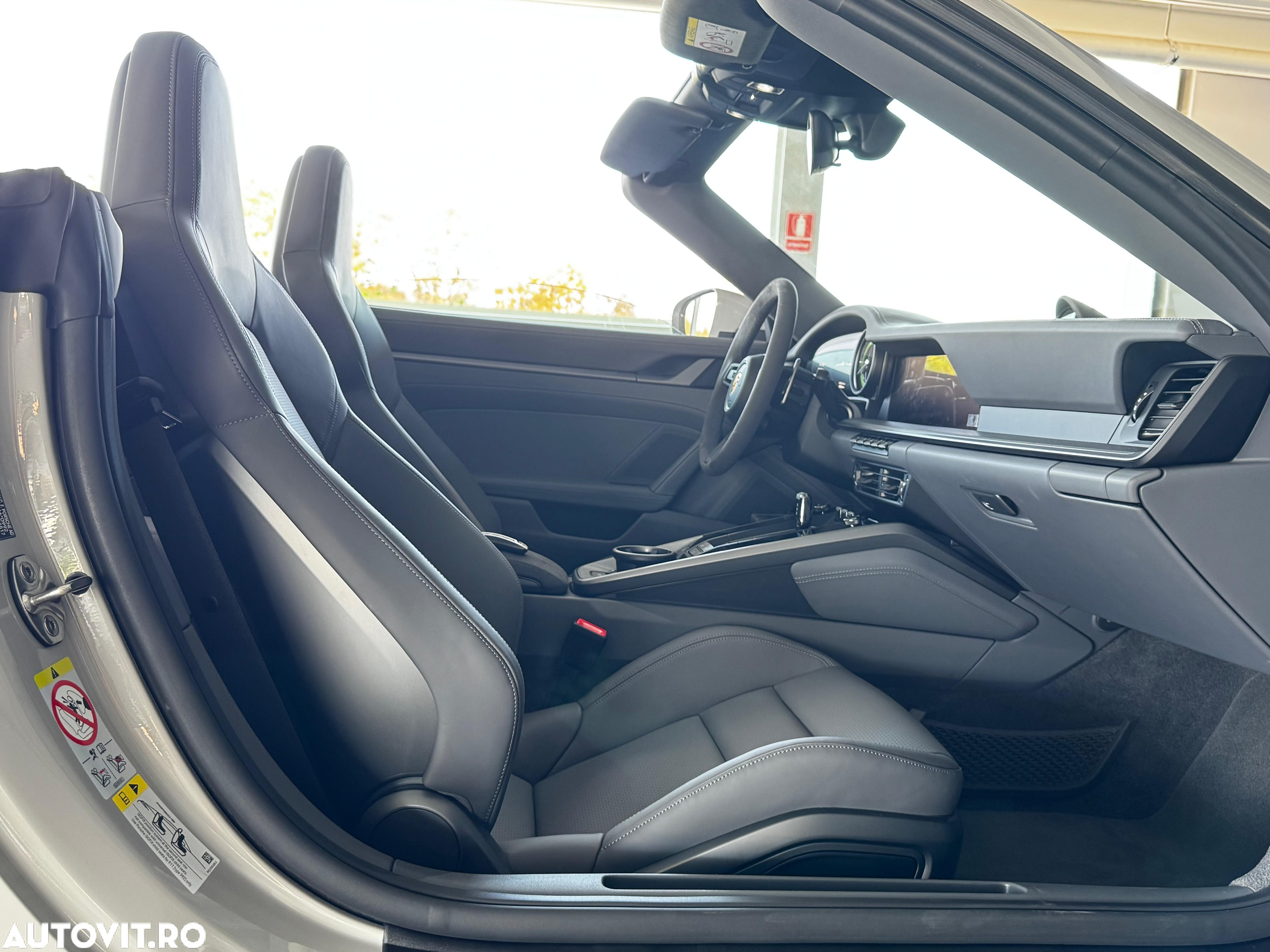 Porsche 911 Carrera 4S Cabriolet PDK - 35