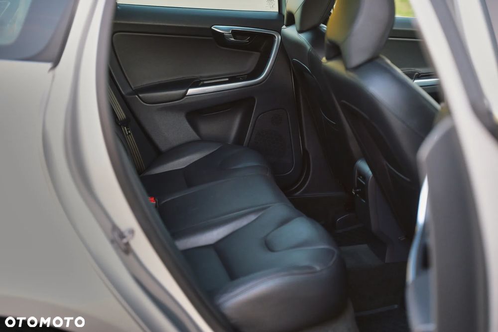 Volvo XC 60 D4 Momentum - 36