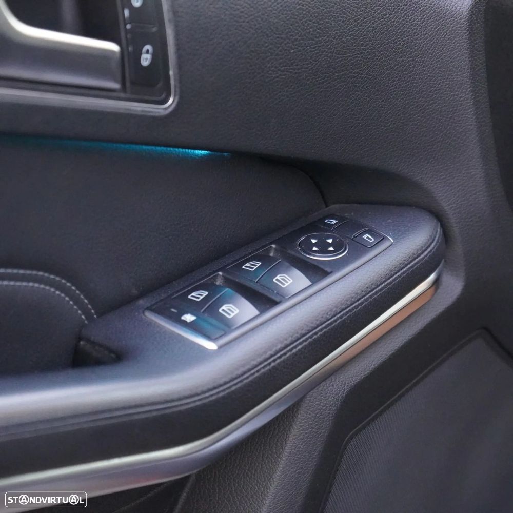 Mercedes-Benz E 300 Bluetec Hybrid Avantgarde - 36