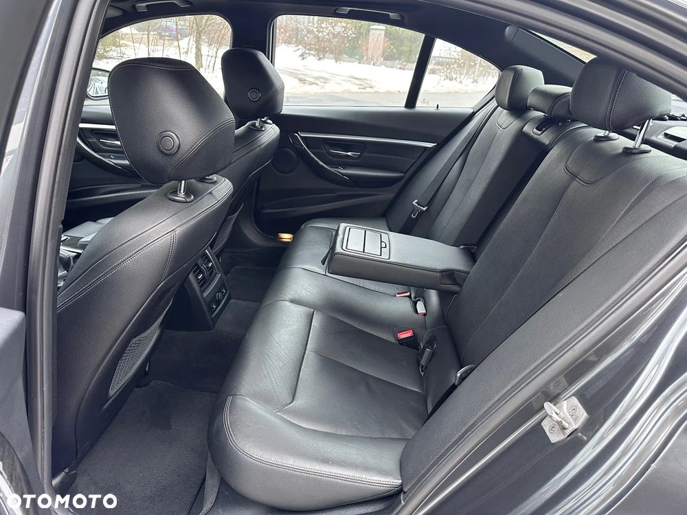 BMW Seria 3 328i xDrive Sport-Aut - 29