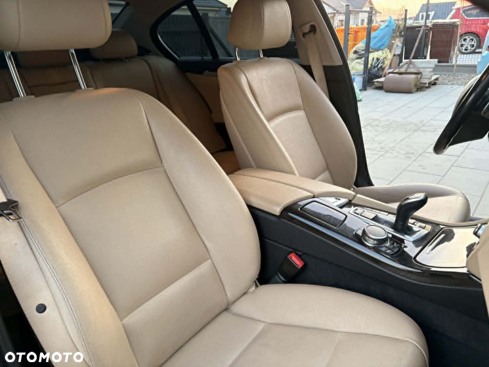 BMW Seria 5 535i xDrive Sport-Aut Luxury Line - 13