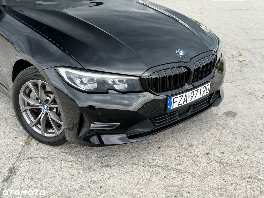 BMW Seria 3 330i Sport Line - 3