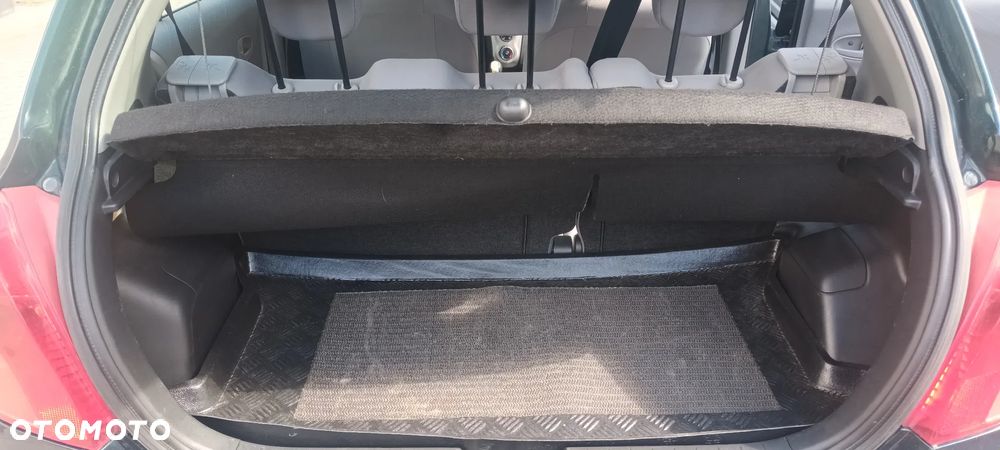 Toyota Yaris 1.3 Sol - 15