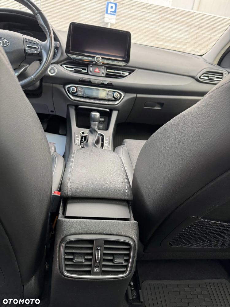 Hyundai i30 1.5 T-GDI 48V Executive DCT - 12