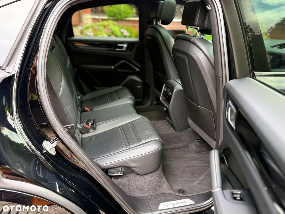 Porsche Cayenne Platinum Edition - 18