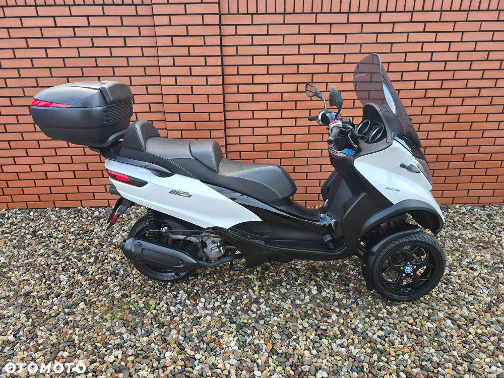 Piaggio MP-3 - 12