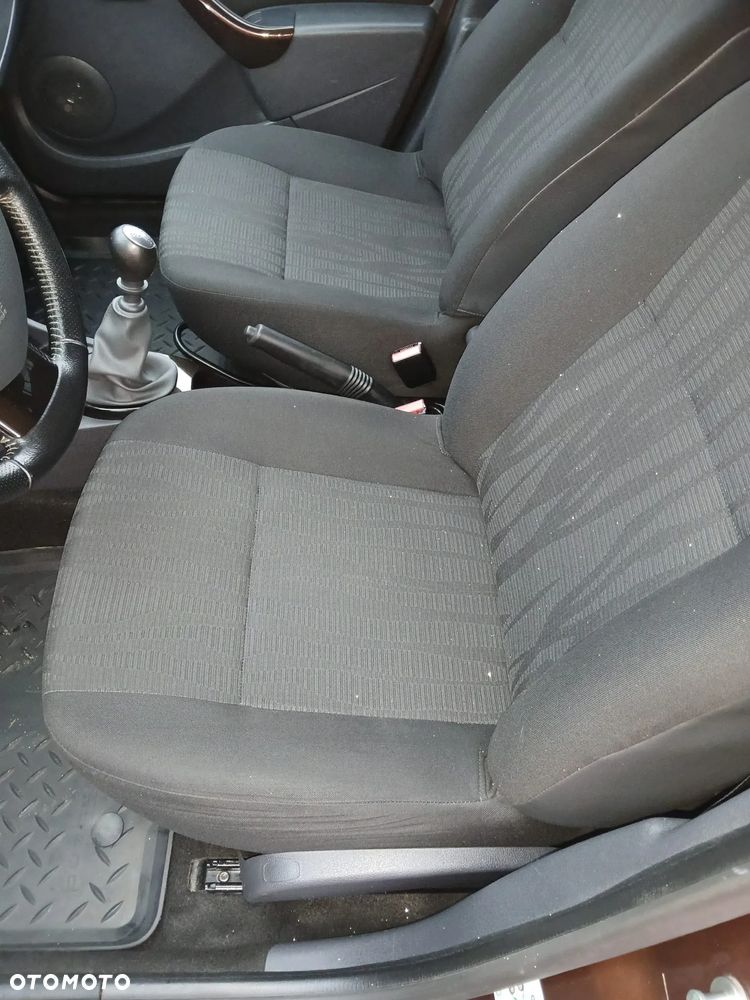 Dacia Duster 1.6 Laureate 4x4 - 15