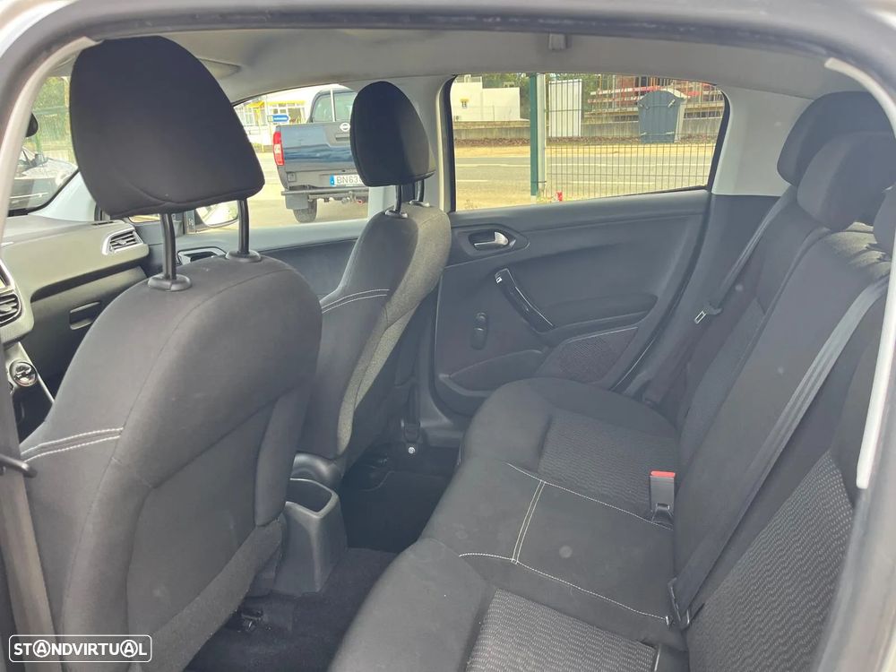 Peugeot 208 1.2 PureTech Style - 13