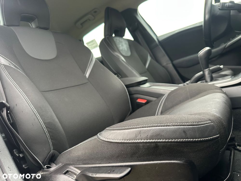 Volvo V40 T2 Linje Svart - 16