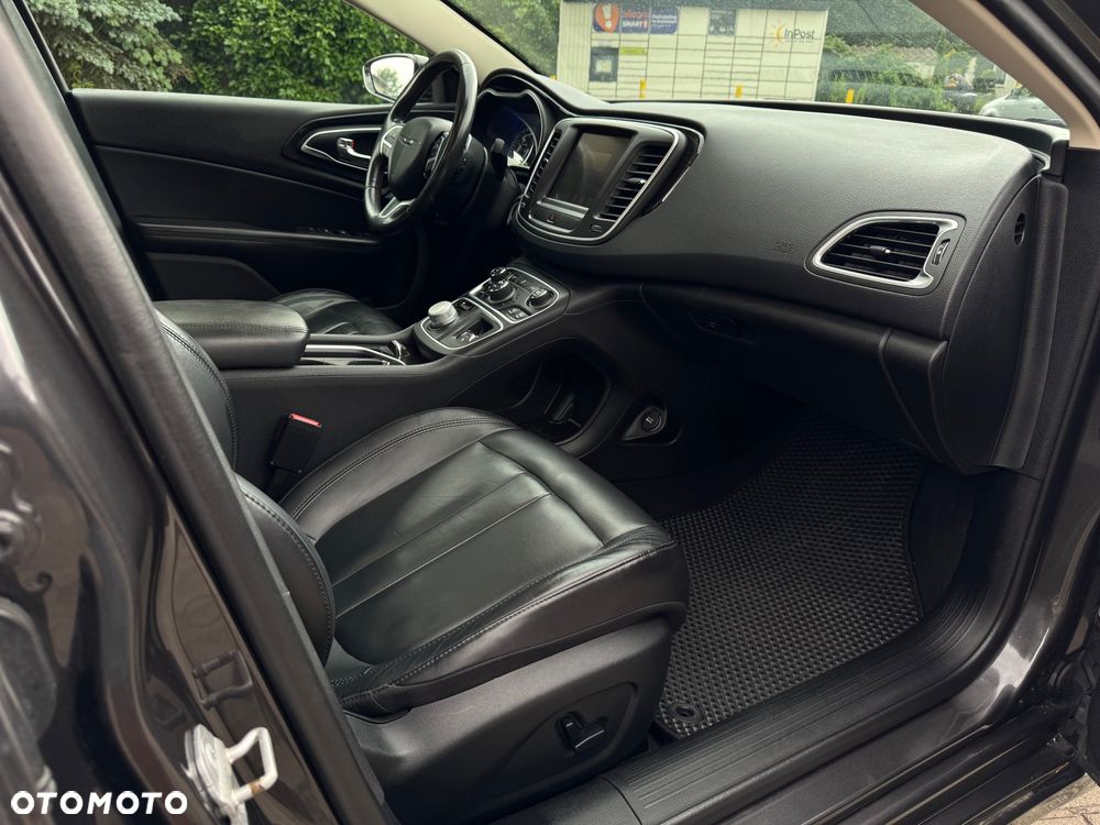 Chrysler 200 - 24