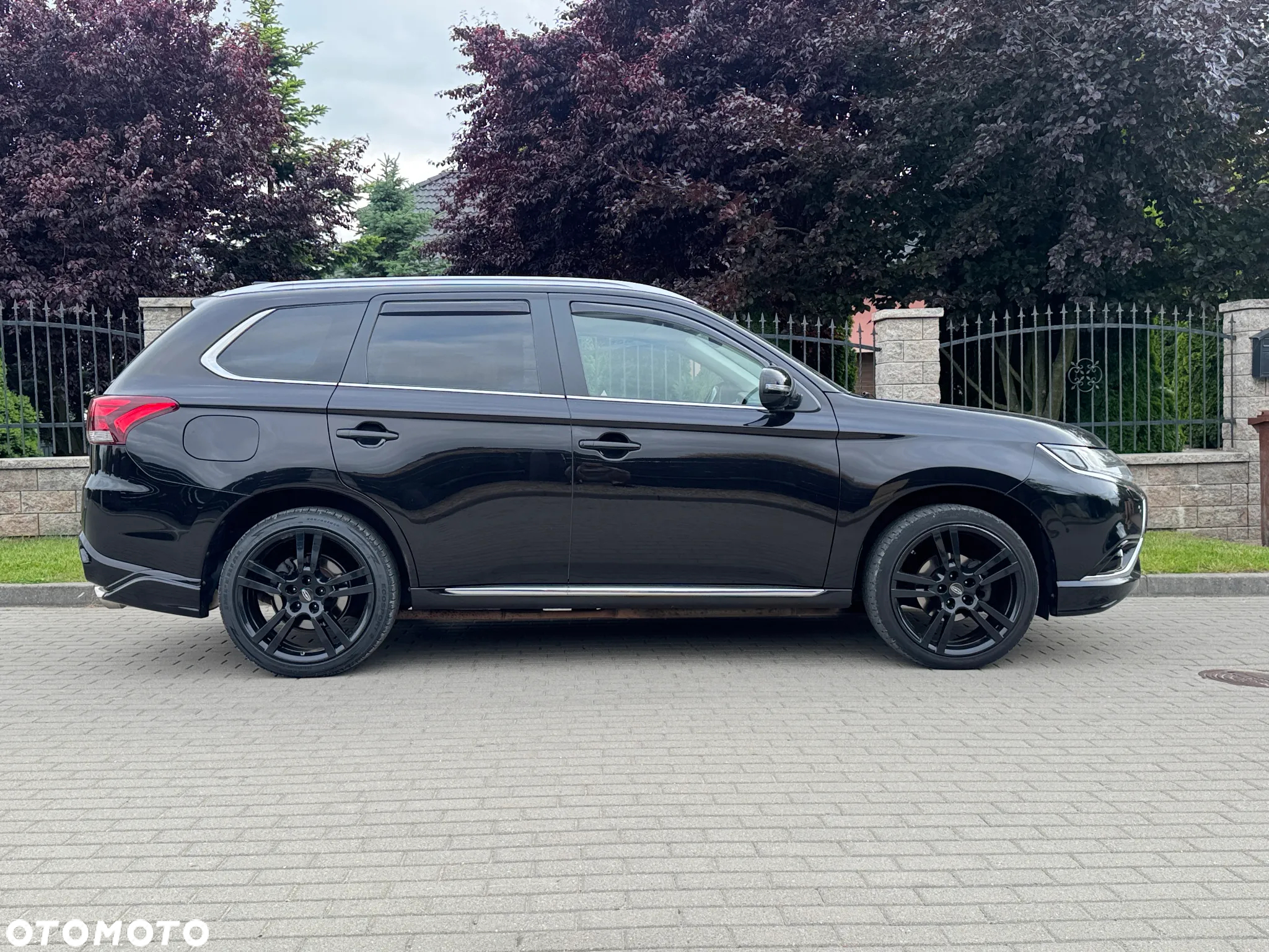 Mitsubishi Outlander PHEV Instyle NAVI + - 7