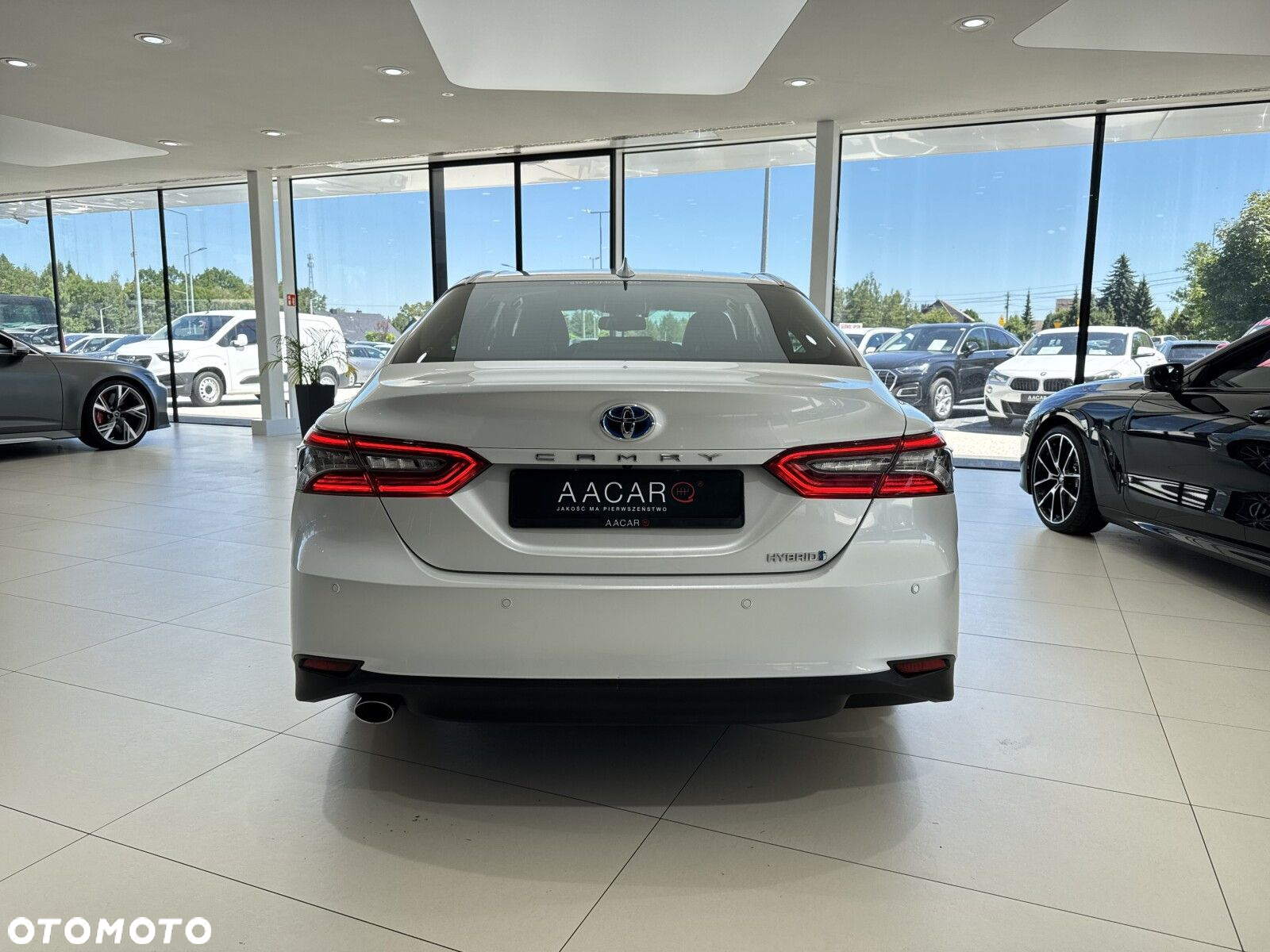 Toyota Camry - 4