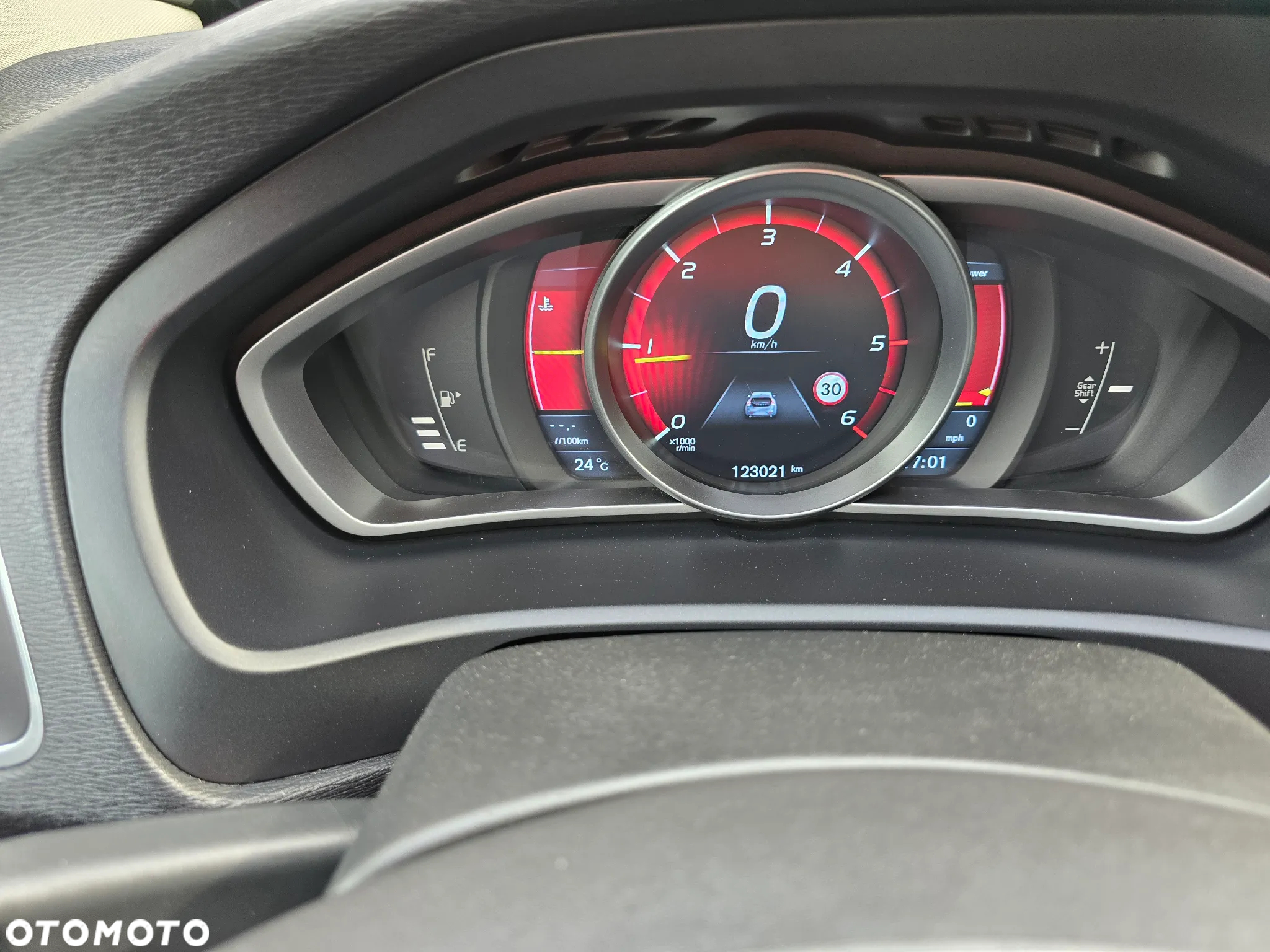 Volvo V40 D2 Momentum - 13