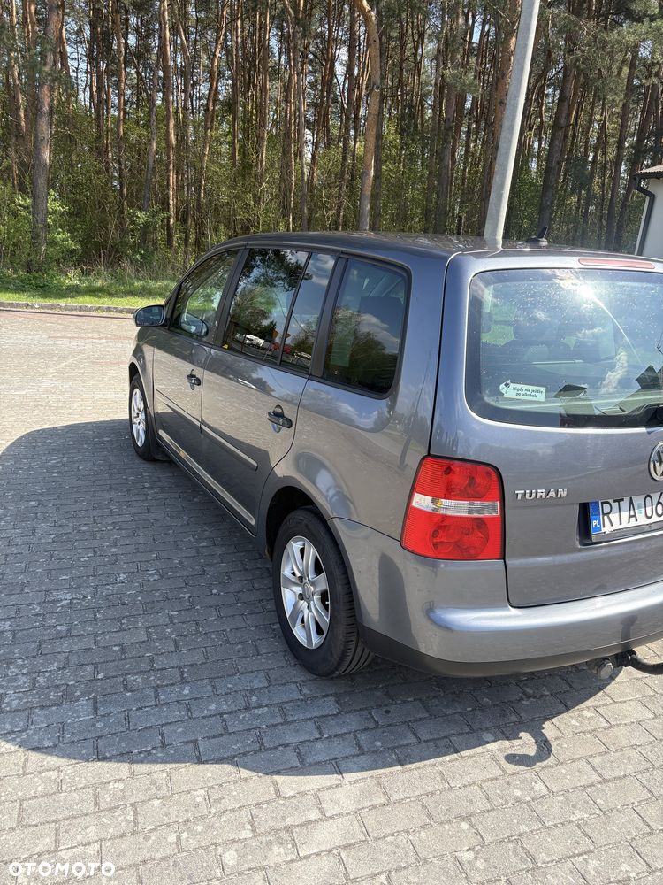 Volkswagen Touran - 5