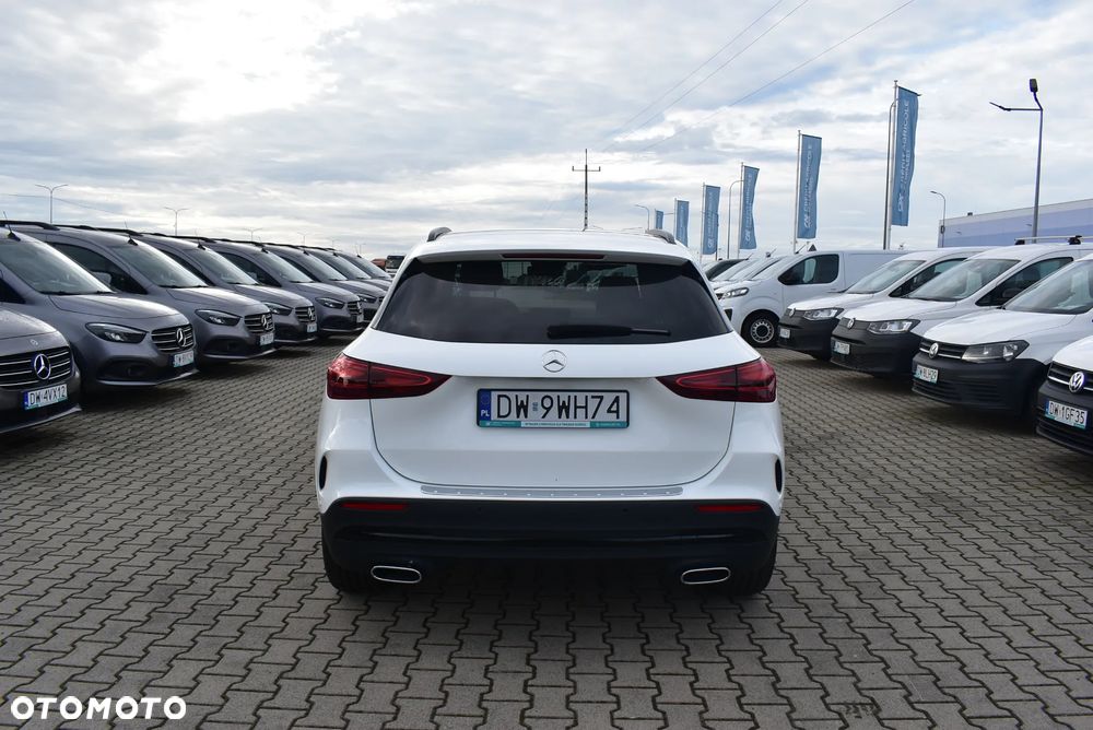Mercedes-Benz GLA 200 d - 8