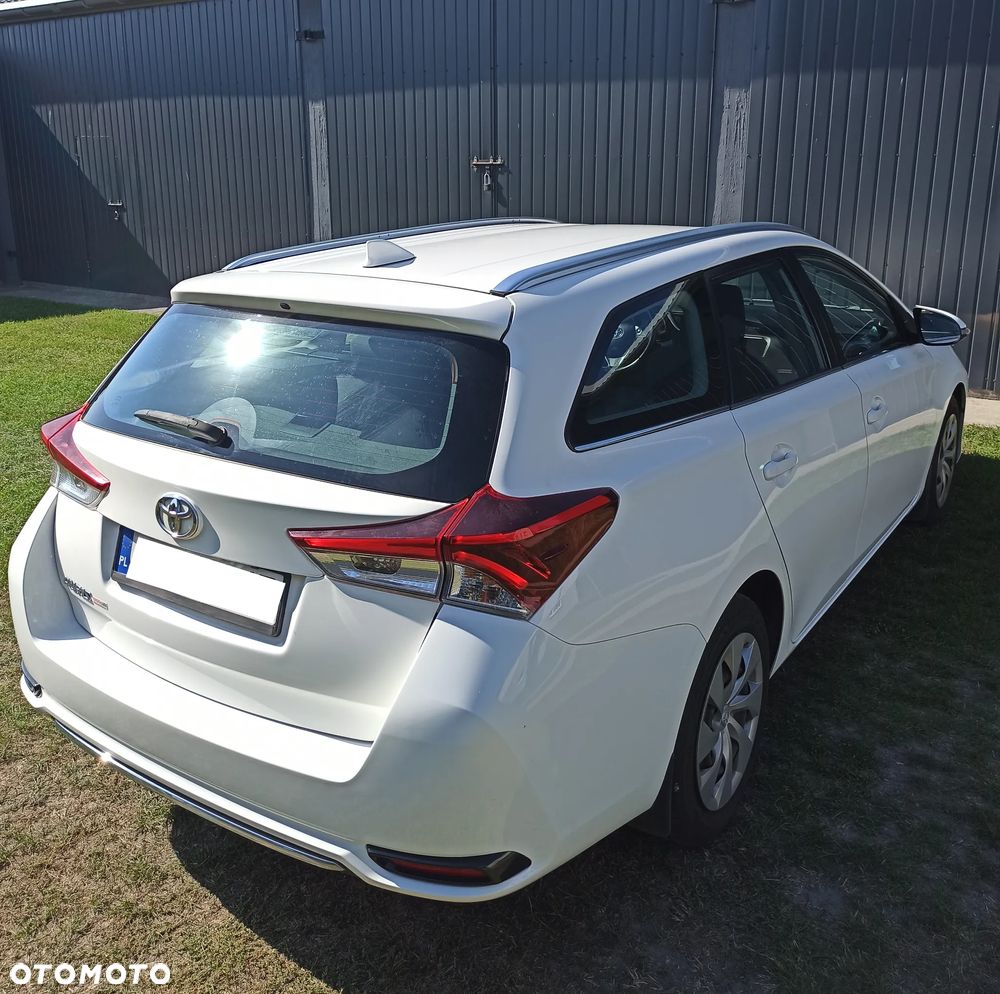 Toyota Auris 1.6 Premium - 4