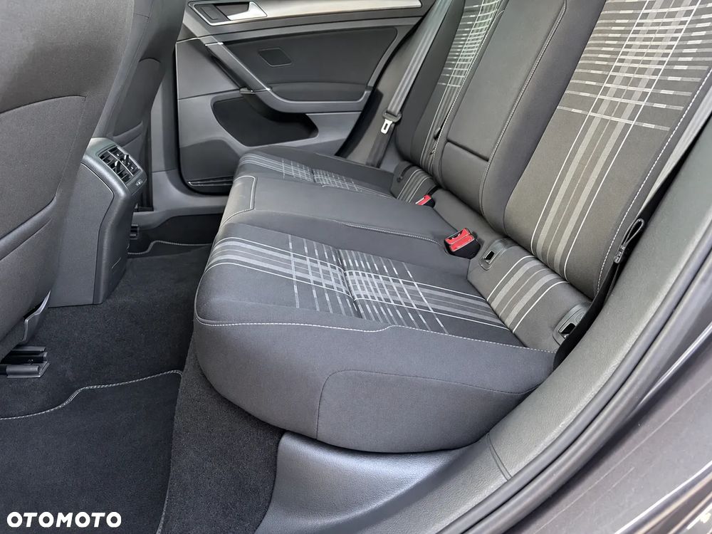 Volkswagen Golf - 17