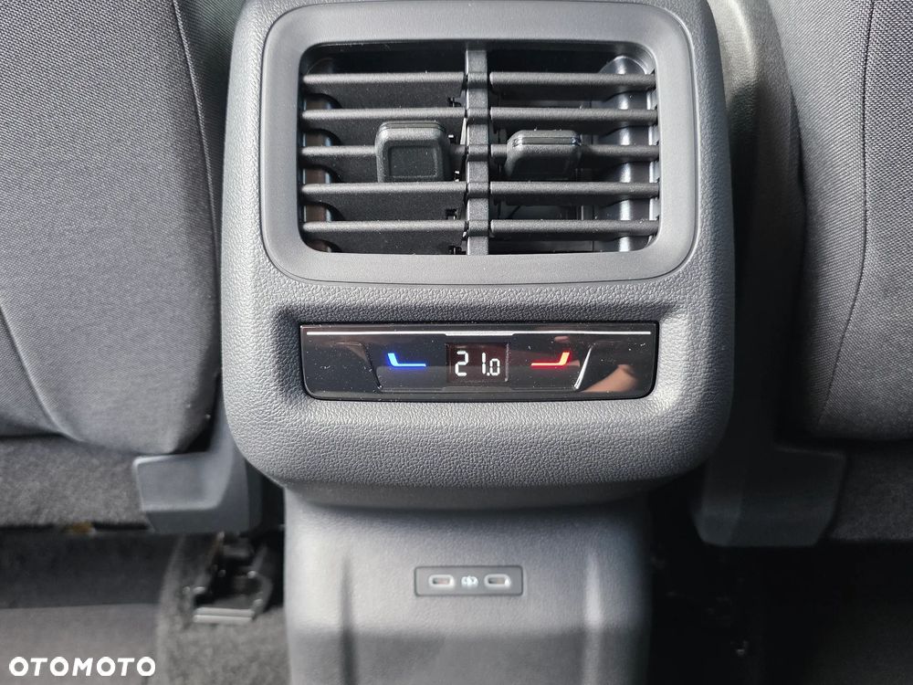 Volkswagen T-Roc 1.5 eTSI Life DSG - 29