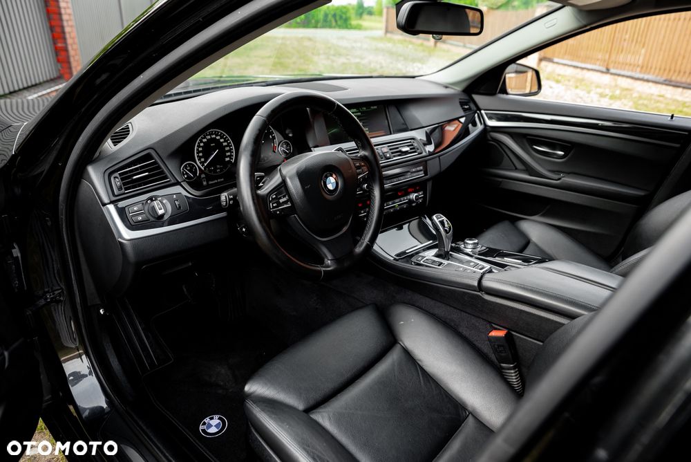 BMW Seria 5 528i xDrive Sport-Aut - 16