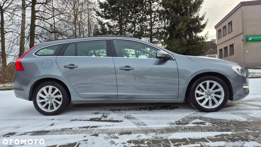 Volvo V60 D2 Summum - 13