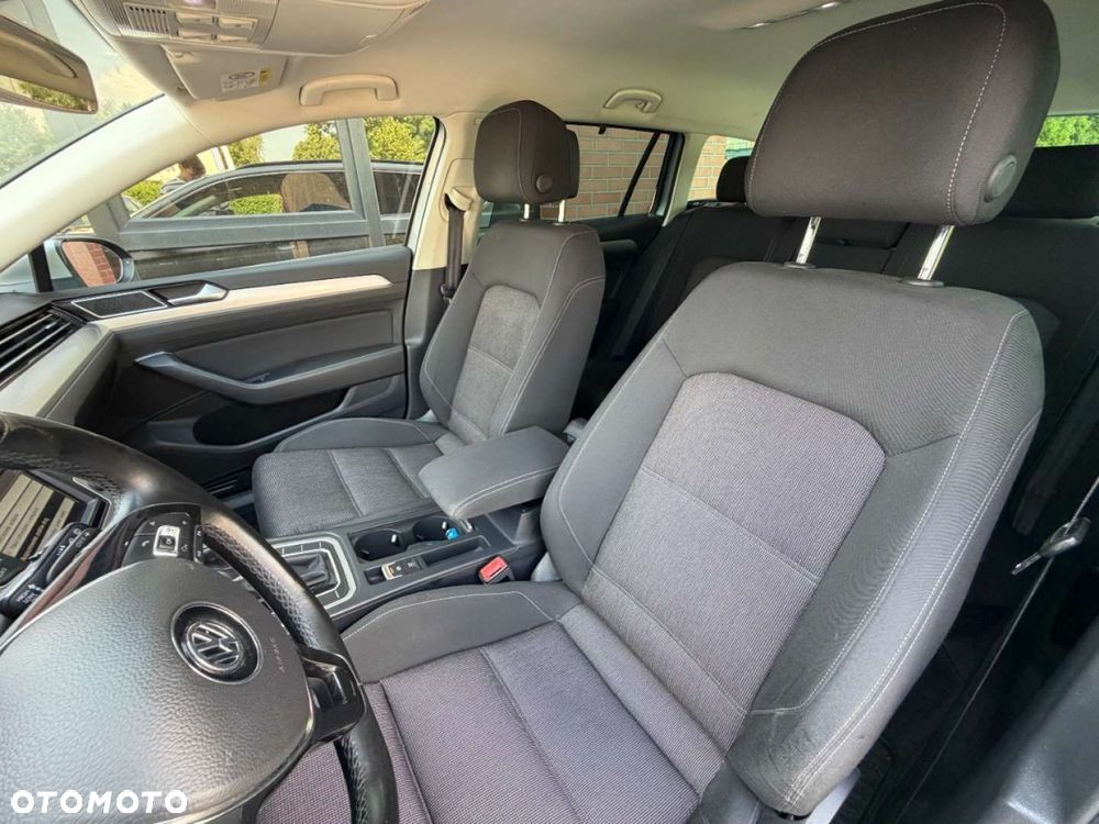 Volkswagen Passat Variant 2.0 TDI SCR DSG BlueMotion Comfortline - 9