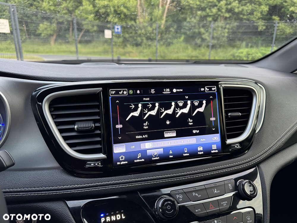 Chrysler Pacifica - 25