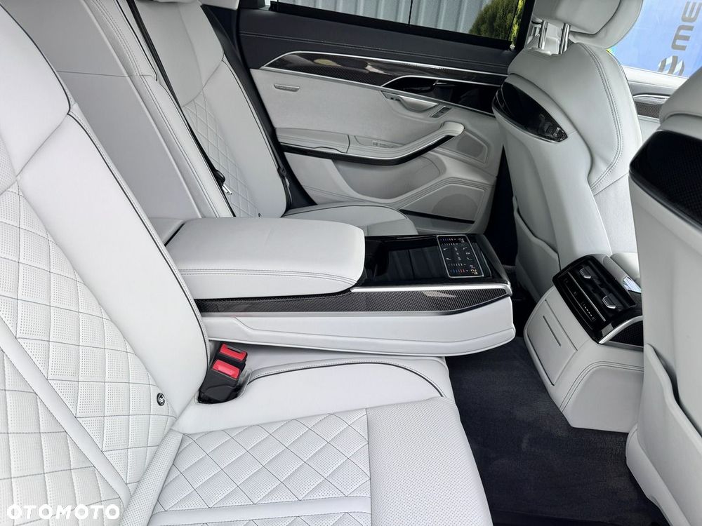 Audi S8 - 24