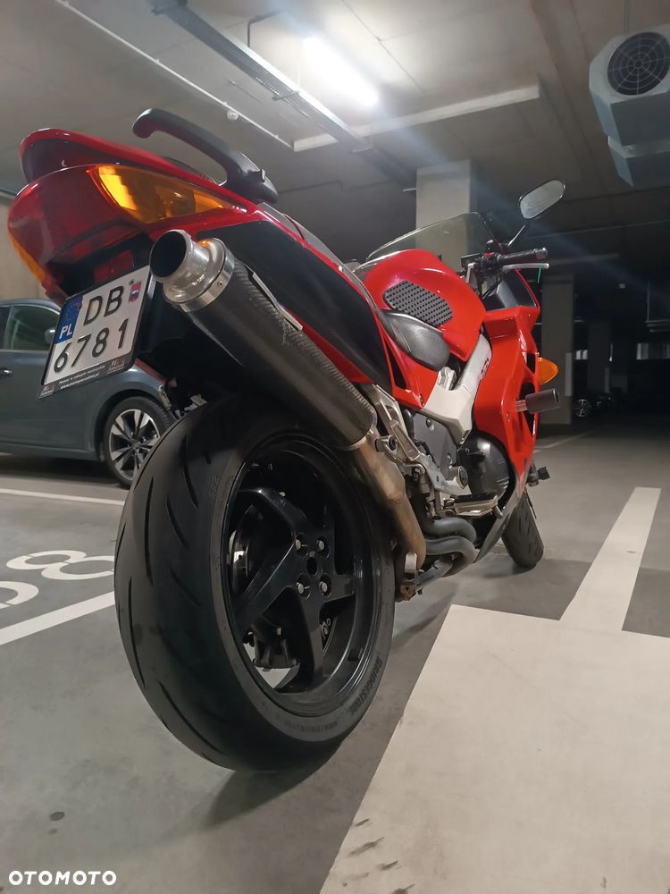 Honda VFR - 16