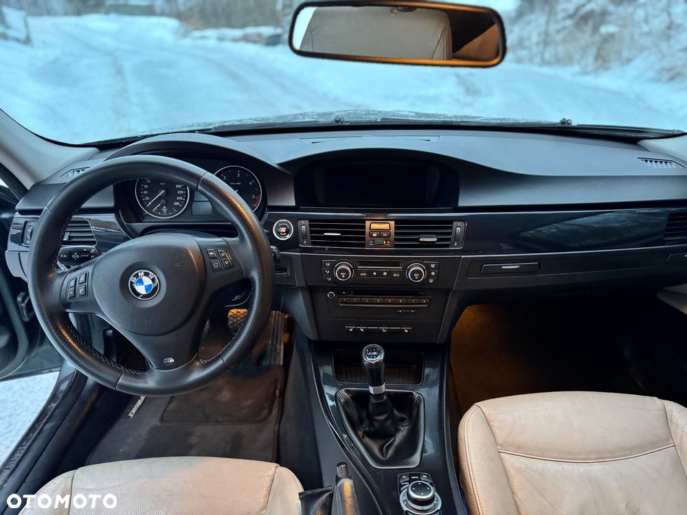 BMW Seria 3 330d xDrive - 12