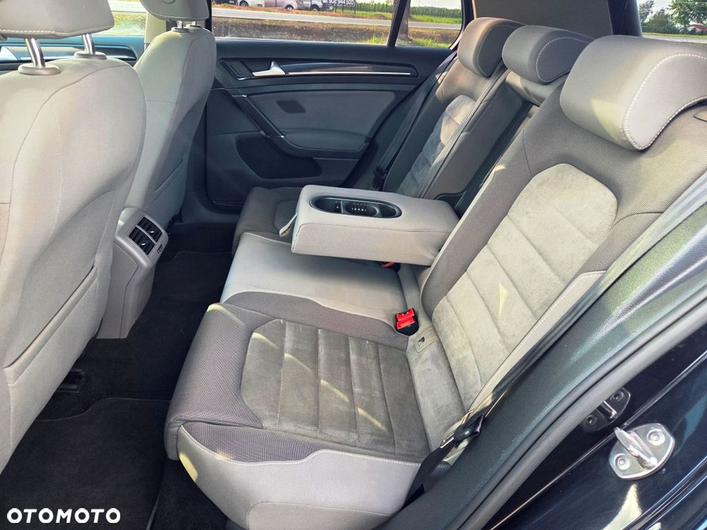Volkswagen Golf 1.6 TDI Highline - 29