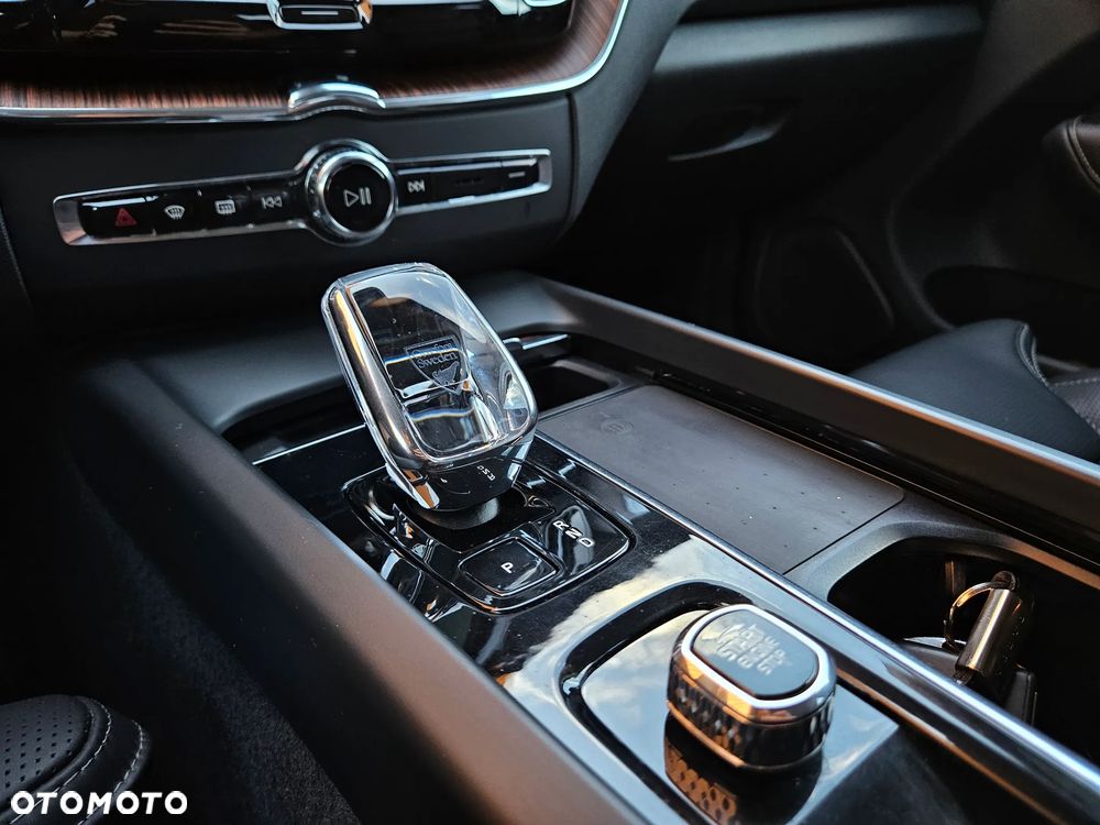 Volvo XC 60 B5 B AWD Plus Bright - 21