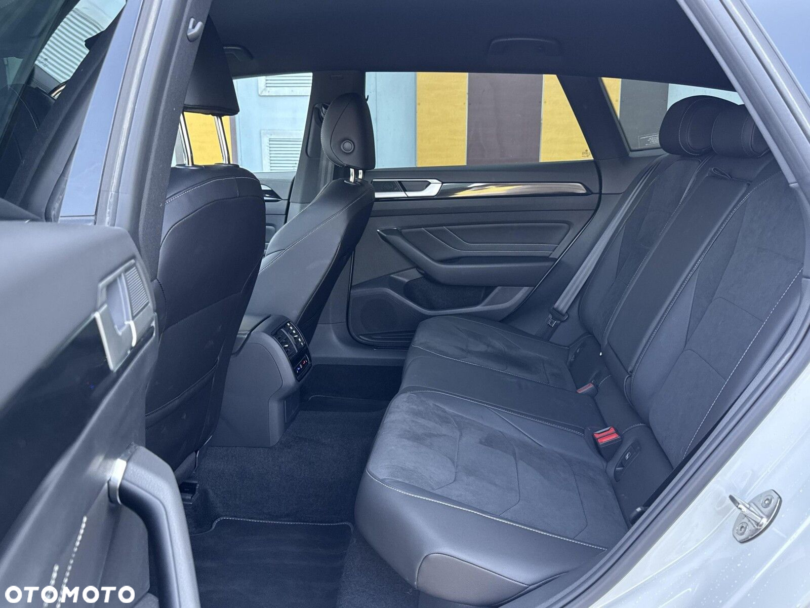 Volkswagen Arteon 2.0 TSI R-Line DSG - 11