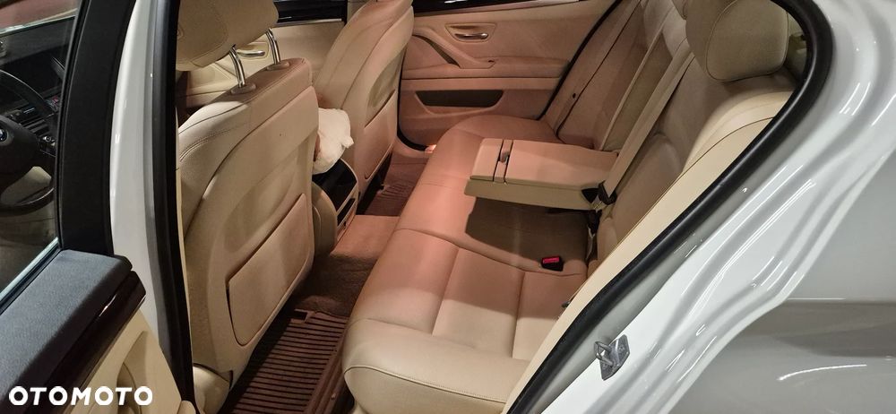 BMW Seria 5 528i xDrive Sport-Aut Modern Line - 13