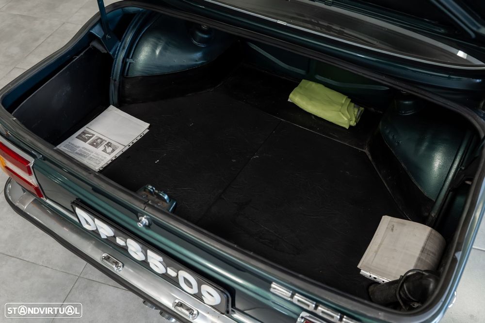 BMW 2002 - 21