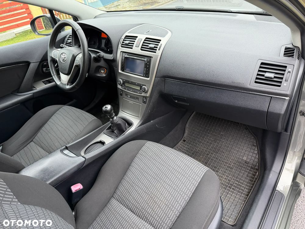 Toyota Avensis 1.8 Executive - 8